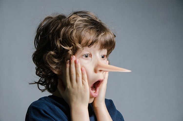 Cha mẹ cần làm gì khi trẻ nói dối thường xuyên?