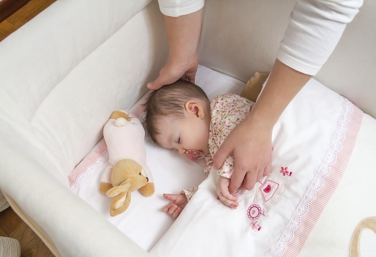 Cha mẹ có nên cho con ngủ riêng từ sơ sinh?