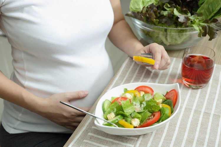Dinh dưỡng thai kỳ: mẹ bầu ăn gì để con thông minh? 