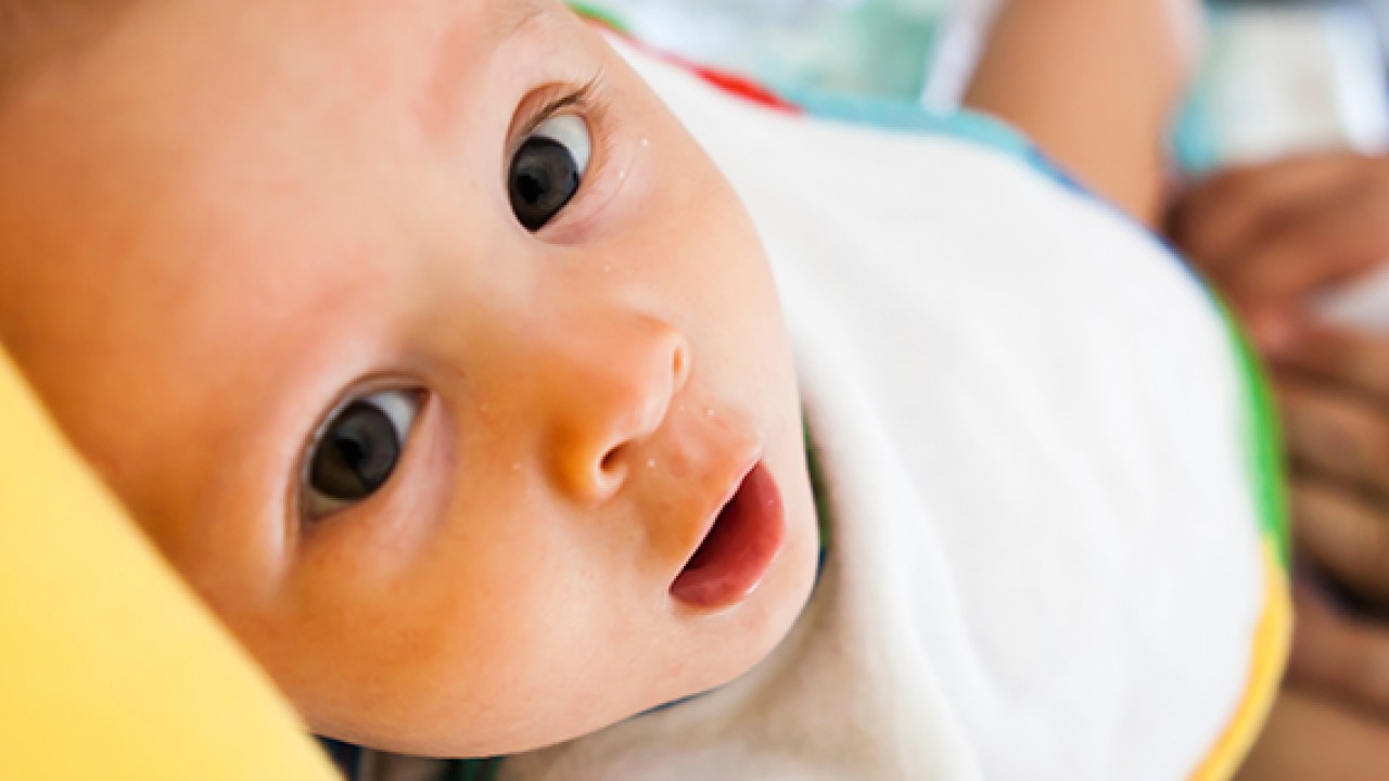Trẻ sơ sinh bị vàng da có sao không? Chia sẻ từ bác sĩ 