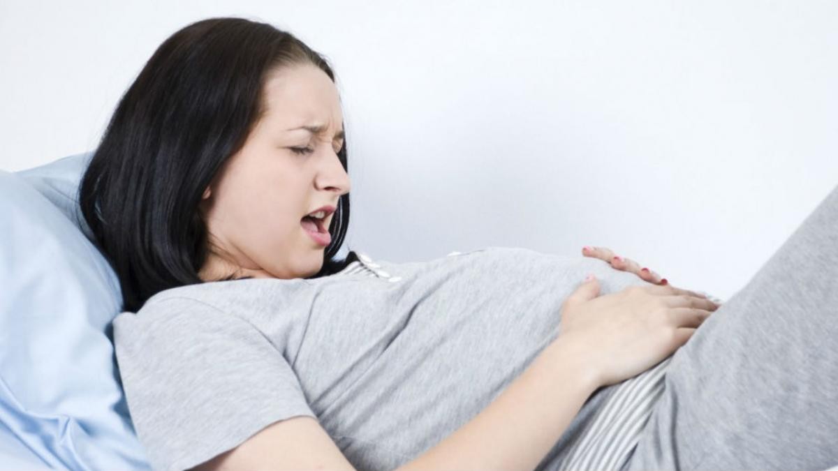 Bà bầu bị tiêu chảy trong 3 tháng đầu tiên nên làm gì?