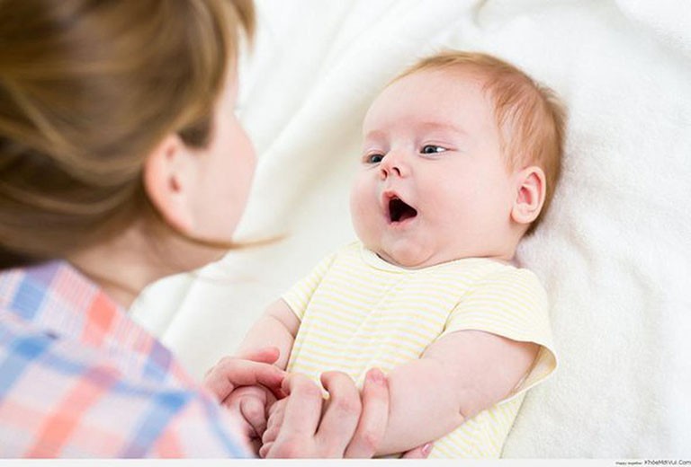 Có nên bổ sung canxi cho trẻ sơ sinh không và bằng cách nào