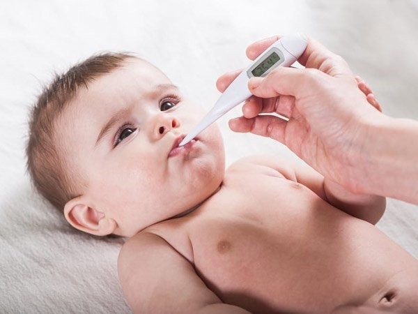 6 cách hạ sốt nhanh cho trẻ sơ sinh tại nhà, mẹ bỉm sữa không nên bỏ qua