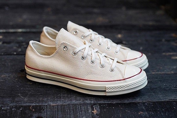 Top 5 đôi giày Converse trắng cổ thấp được yêu thích nhất