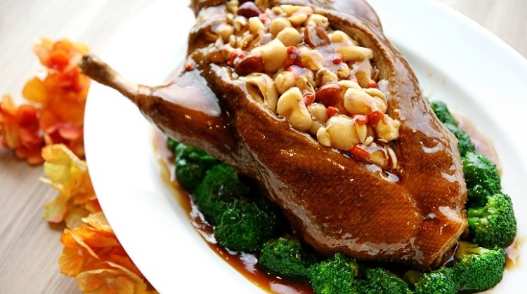 Thịt vịt hầm hạt sen