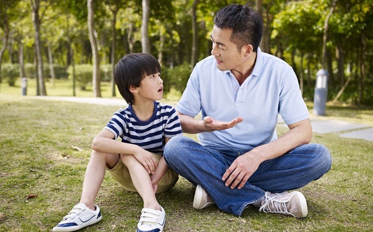 Sàng lọc người tiếp xúc với trẻ