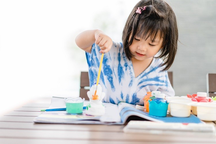 không nên bàn về con với người khác