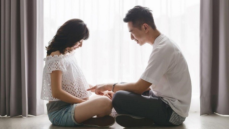 Người cha cũng nên thường xuyên giao tiếp với bé