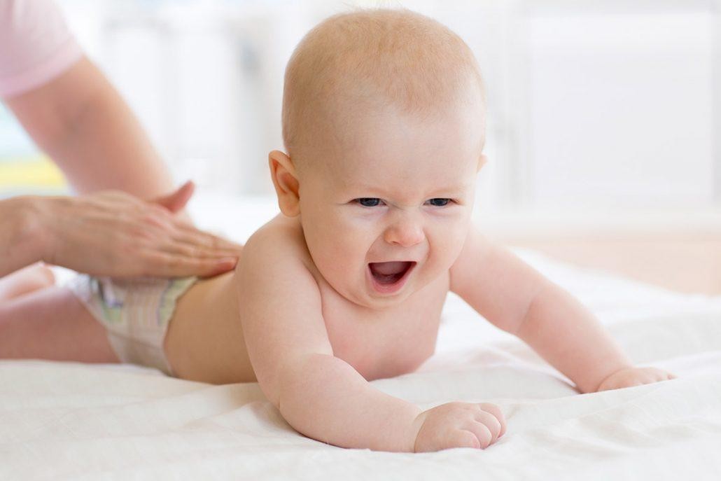 Viêm da và hăm tã là tình trạng bệnh xuất hiện rất phổ biến trên da của trẻ sơ sinh và trẻ nhỏ. Vậy chúng khác nhau như thế nào và có những biểu hiện gì?