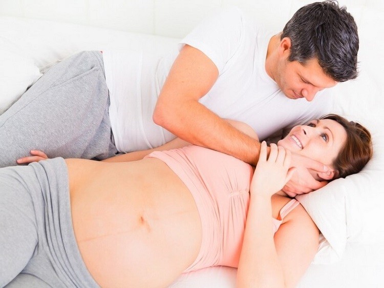Mang thai 5 tháng có nên quan hệ không